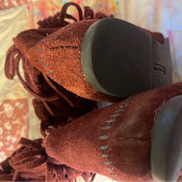 Minnetonka 3 Layer Fringe Boots 1638F Burgundy Moccasin Suede Size 11 - Picture 9 of 12